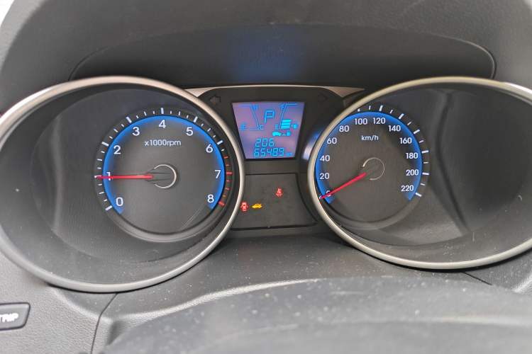 Used Hyundai ix35 2015 2.0L Automatic 2WD Smart Type China IV Odometer Close Up