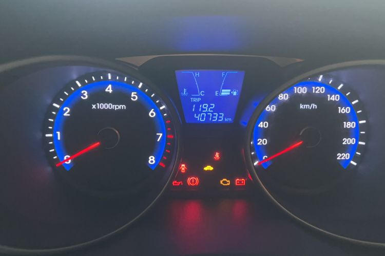 Used Hyundai ix35 2015 2.0L Manual Two-Wheel Drive Comfort Version China V Standard Odometer Close Up