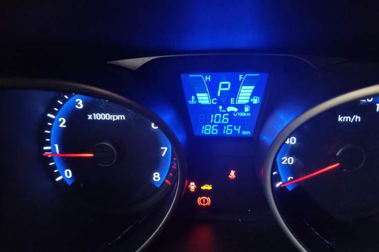 Used Hyundai ix35 2015 2.0L Automatic 2WD Smart Type China IV Odometer Close Up