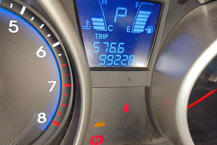 Used Hyundai ix35 2015 2.0L Automatic 2WD Smart Type China IV Odometer Close Up