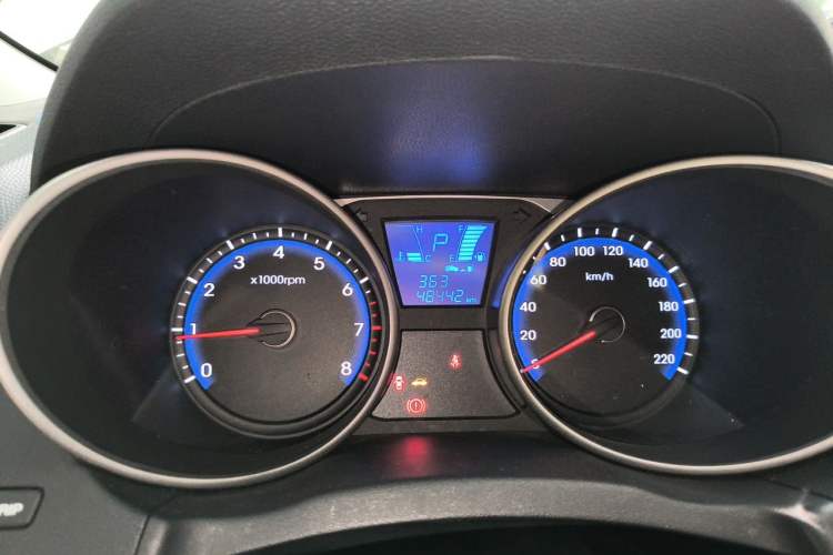 Used Hyundai ix35 2015 2.0L Automatic 2WD Smart Version China V Standard Odometer Close Up
