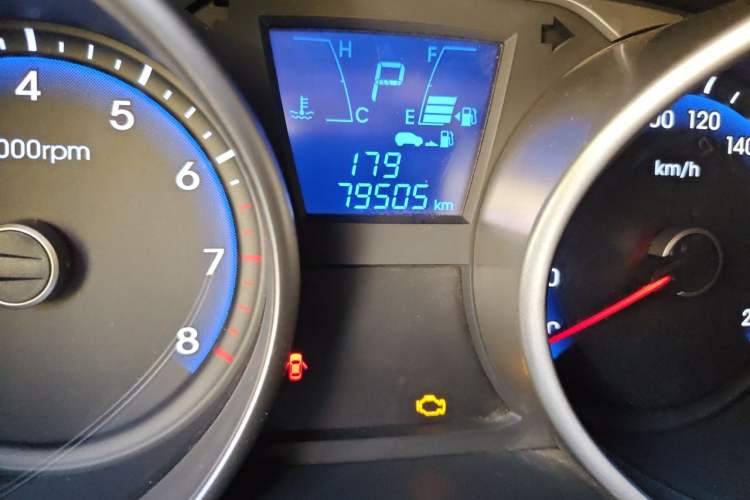 Used Hyundai ix35 2015 2.0L Automatic 2WD Smart Type China IV Odometer Close Up