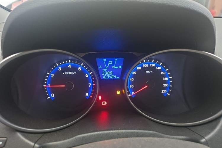 Used Hyundai ix35 2015 2.0L Automatic 2WD Smart Version China V Standard Odometer Close Up