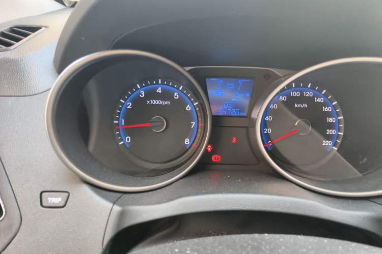 Used Hyundai ix35 2015 2.0L Automatic 2WD Smart Type China IV Odometer Close Up
