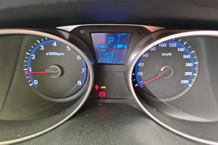 Used Hyundai ix35 2015 2.0L Automatic 2WD Smart Version China V Standard Odometer Close Up