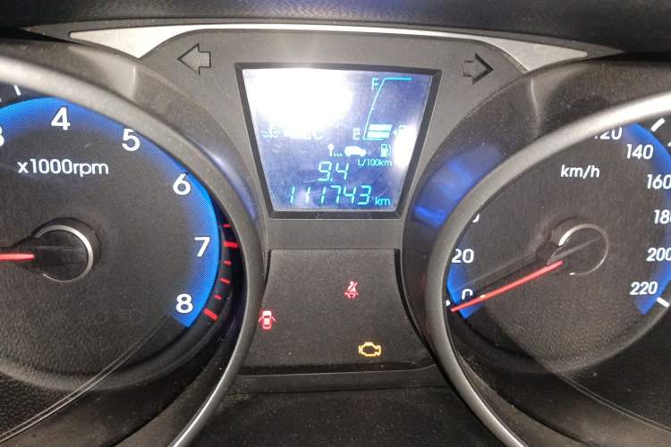 Used Hyundai ix35 2015 2.0L Automatic 2WD Smart Type China IV Odometer Close Up