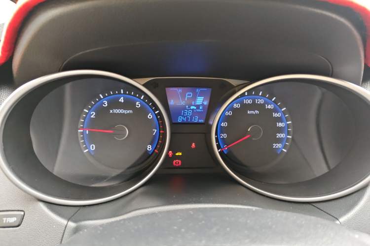Used Hyundai ix35 2015 2.0L Automatic 2WD Smart Type China IV Odometer Close Up