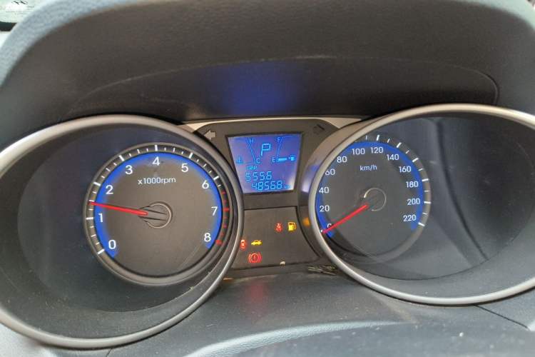 Used Hyundai ix35 2015 2.0L Automatic 2WD Smart Type China IV Odometer Close Up