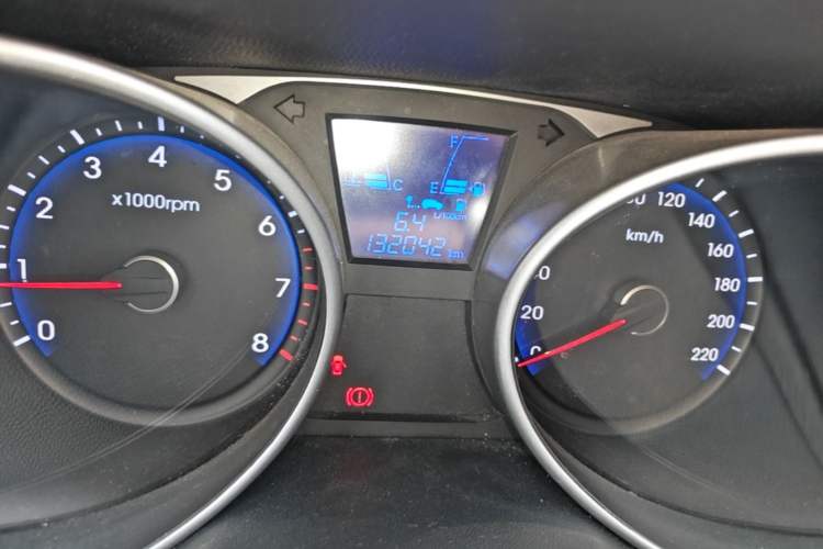 Used Hyundai ix35 2015 2.0L Manual Two-Wheel Drive Comfort Version China V Standard Odometer Close Up