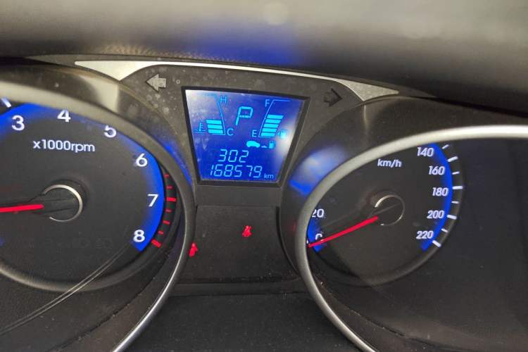 Used Hyundai ix35 2015 2.0L Automatic 2WD Smart Version China V Standard Odometer Close Up
