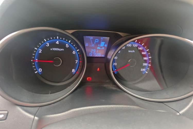 Used Hyundai ix35 2015 2.0L Automatic 2WD Smart Type China IV Odometer Close Up