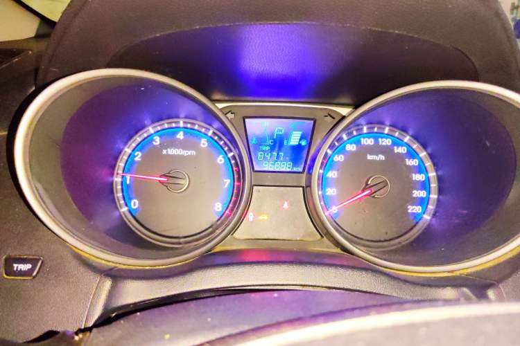 Used Hyundai ix35 2015 2.0L Automatic 2WD Smart Version China V Standard Odometer Close Up