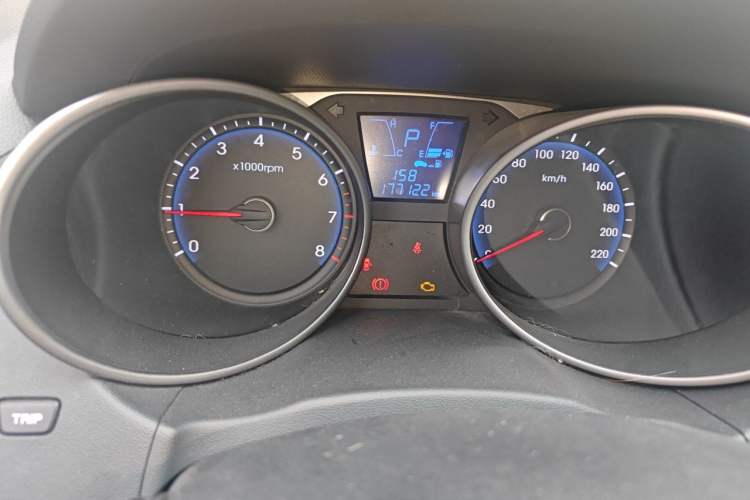 Used Hyundai ix35 2015 2.0L Automatic 2WD Smart Version China V Standard Odometer Close Up