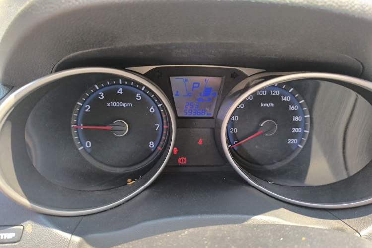 Used Hyundai ix35 2015 2.0L Automatic 2WD Smart Type China IV Odometer Close Up
