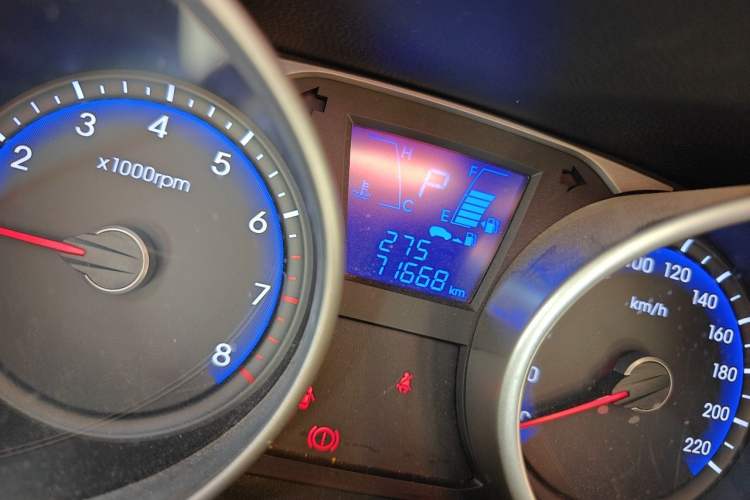 Used Hyundai ix35 2015 2.0L Automatic 2WD Smart Type China IV Odometer Close Up