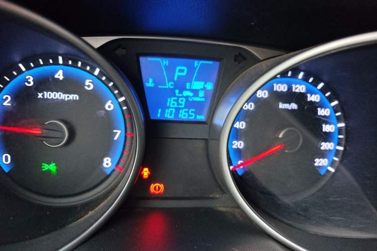 Used Hyundai ix35 2015 2.0L Automatic 2WD Smart Type China IV Odometer Close Up
