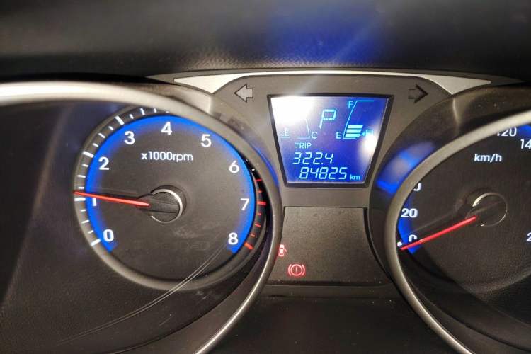 Used Hyundai ix35 2015 2.0L Automatic 2WD Smart Type China IV Odometer Close Up