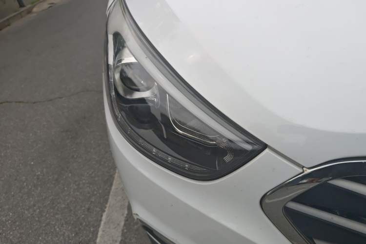 Used Hyundai ix35 2015 2.0L Automatic 2WD Smart Version China V Standard Right Front Headlight