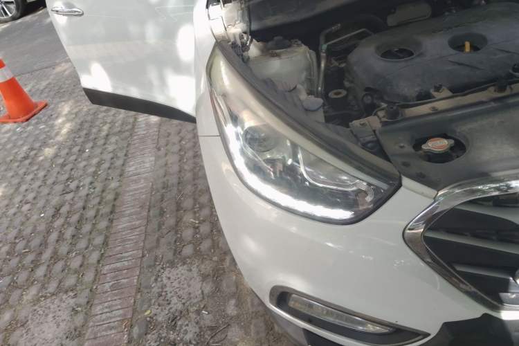 Used Hyundai ix35 2015 2.0L Automatic 2WD Smart Version China V Standard Right Front Headlight