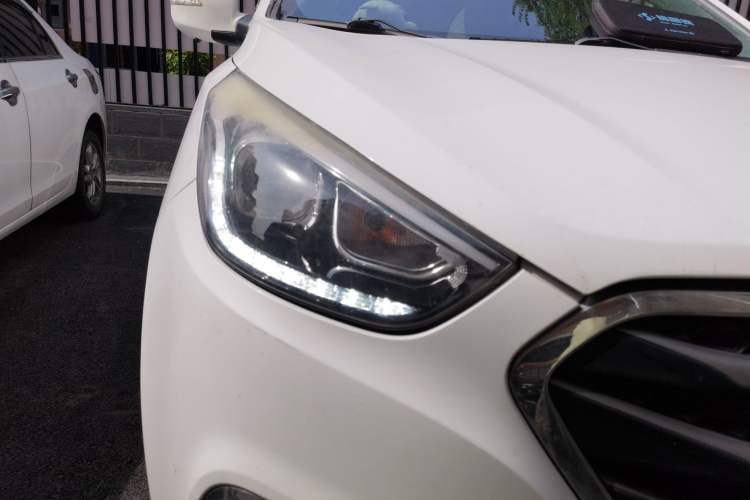 Used Hyundai ix35 2015 2.0L Automatic 2WD Smart Type China IV Right Front Headlight
