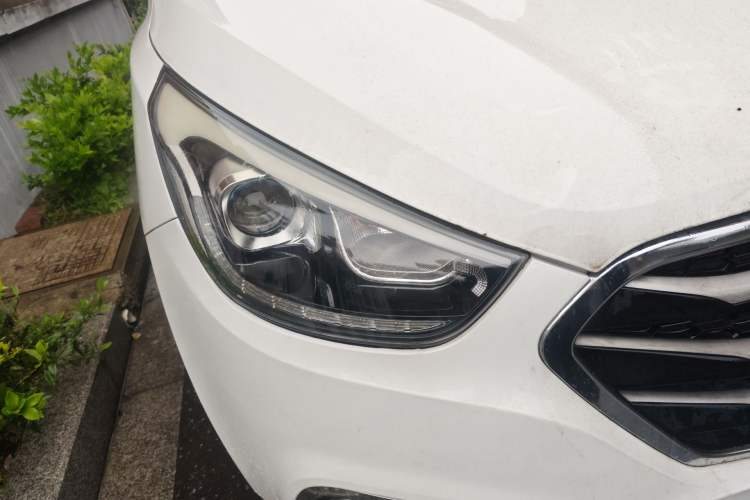 Used Hyundai ix35 2015 2.0L Automatic 2WD Smart Type China IV Right Front Headlight