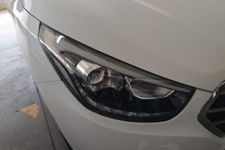 Used Hyundai ix35 2015 2.0L Automatic 2WD Smart Version China V Standard Right Front Headlight