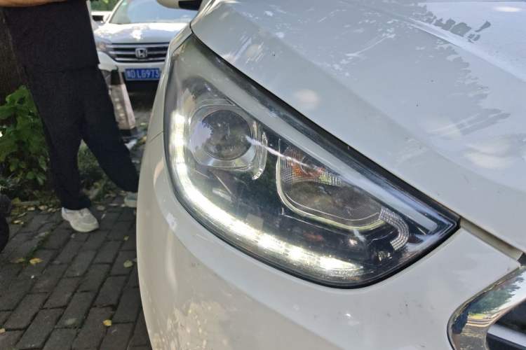 Used Hyundai ix35 2015 2.0L Automatic 2WD Smart Type China IV Right Front Headlight