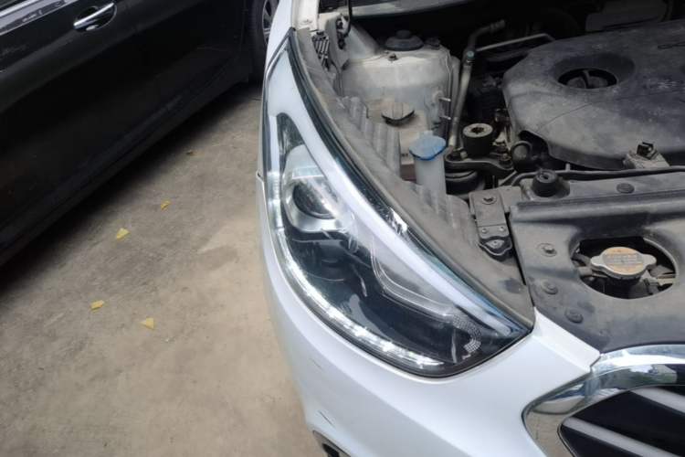 Used Hyundai ix35 2015 2.0L Automatic 2WD Smart Version China V Standard Right Front Headlight