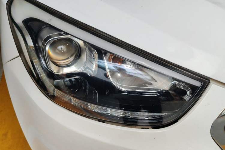 Used Hyundai ix35 2015 2.0L Automatic 2WD Smart Type China IV Right Front Headlight
