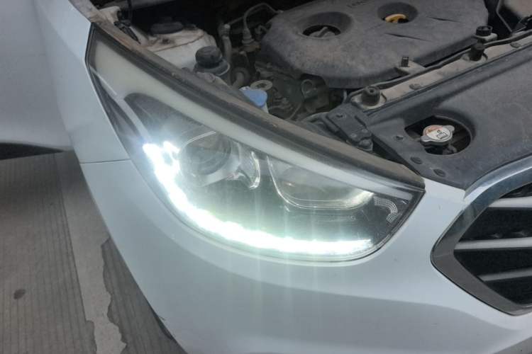 Used Hyundai ix35 2015 2.0L Automatic 2WD Smart Version China V Standard Right Front Headlight