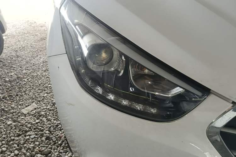 Used Hyundai ix35 2015 2.0L Automatic 2WD Smart Type China IV Right Front Headlight