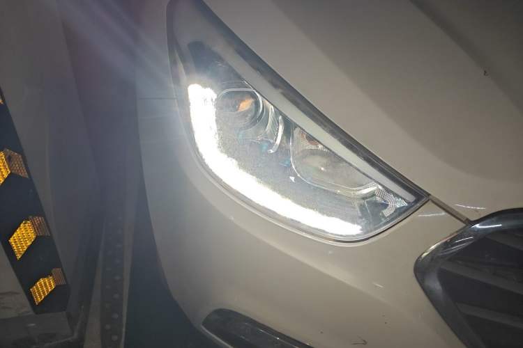 Used Hyundai ix35 2015 2.0L Automatic 2WD Smart Type China IV Right Front Headlight