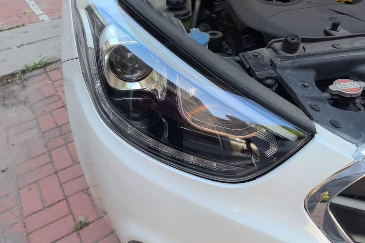 Used Hyundai ix35 2015 2.0L Automatic 2WD Smart Version China V Standard Right Front Headlight