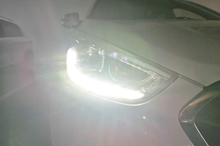 Used Hyundai ix35 2015 2.0L Automatic 2WD Smart Version China V Standard Right Front Headlight