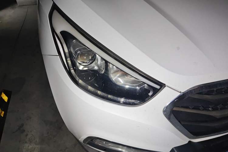 Used Hyundai ix35 2015 2.0L Automatic 2WD Smart Version China V Standard Right Front Headlight