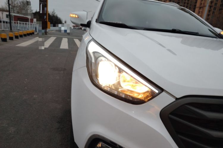Used Hyundai ix35 2015 2.0L Automatic 2WD Smart Version China V Standard Right Front Headlight