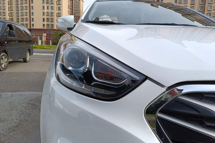 Used Hyundai ix35 2015 2.0L Automatic Two-Wheel Drive Leading Trim China IV Standard Right Front Headlight