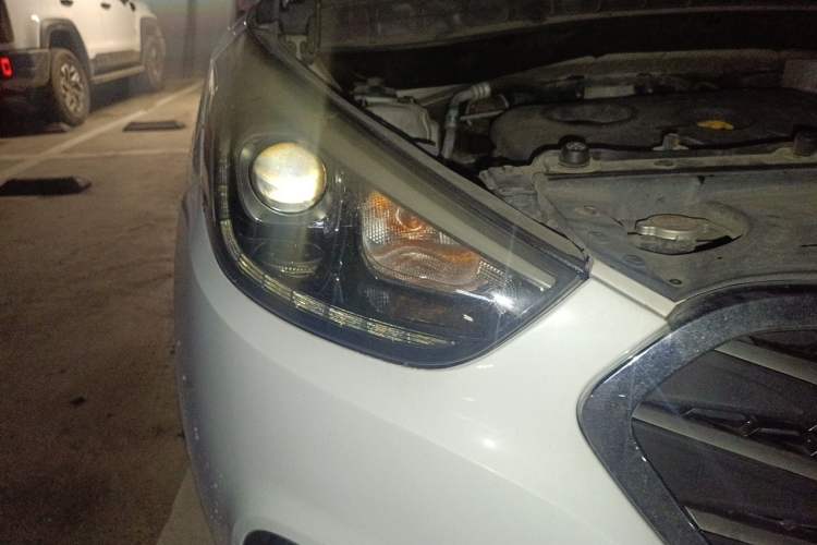 Used Hyundai ix35 2015 2.0L Automatic 2WD Smart Version China V Standard Right Front Headlight