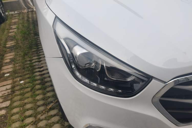 Used Hyundai ix35 2015 2.0L Automatic 2WD Smart Version China V Standard Right Front Headlight