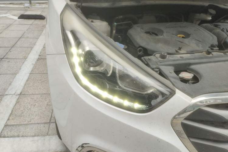 Used Hyundai ix35 2015 2.0L Automatic 2WD Smart Version China V Standard Right Front Headlight