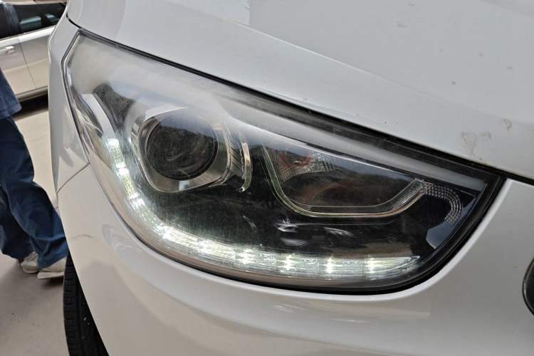 Used Hyundai ix35 2015 2.0L Automatic 2WD Smart Type China IV Right Front Headlight