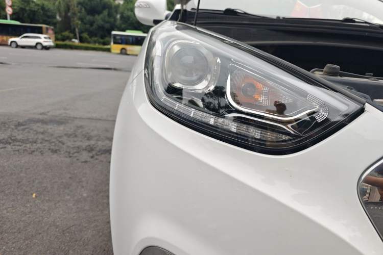 Used Hyundai ix35 2015 2.0L Automatic 2WD Comfort Edition China IV Standard Right Front Headlight