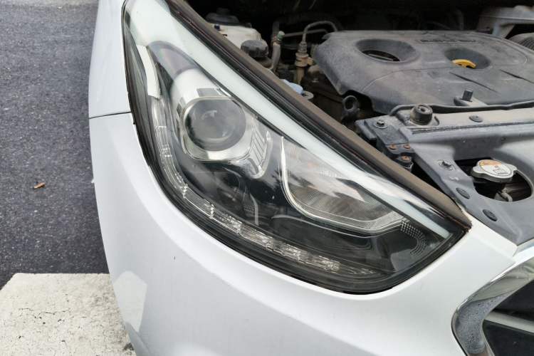 Used Hyundai ix35 2015 2.0L Automatic 2WD Smart Version China V Standard Right Front Headlight
