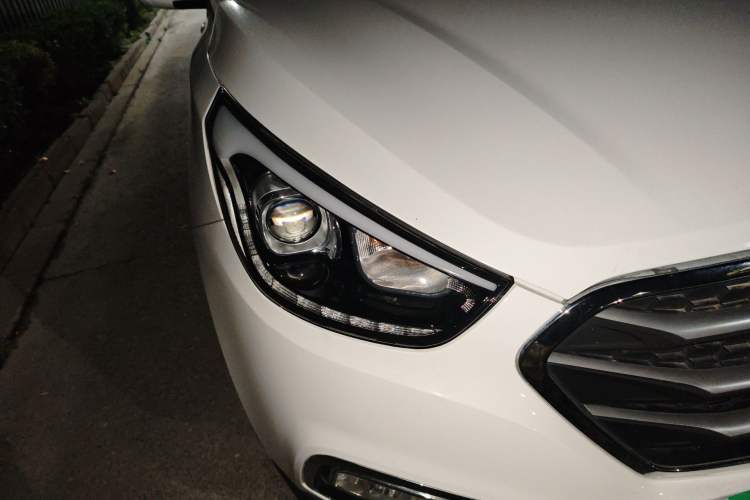 Used Hyundai ix35 2015 2.0L Automatic 2WD Comfort Edition China V Standard Right Front Headlight