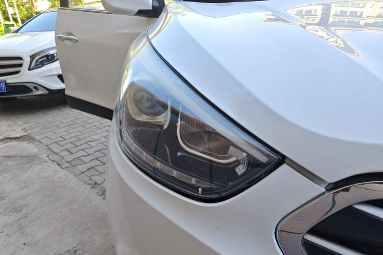 Used Hyundai ix35 2015 2.0L Automatic 2WD Smart Type China IV Right Front Headlight