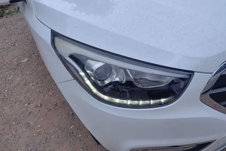 Used Hyundai ix35 2015 2.0L Automatic 2WD Smart Version China V Standard Right Front Headlight