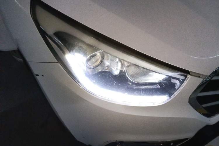 Used Hyundai ix35 2015 2.0L Automatic 2WD Smart Type China IV Right Front Headlight