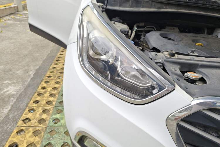 Used Hyundai ix35 2015 2.0L Automatic 2WD Smart Type China IV Right Front Headlight