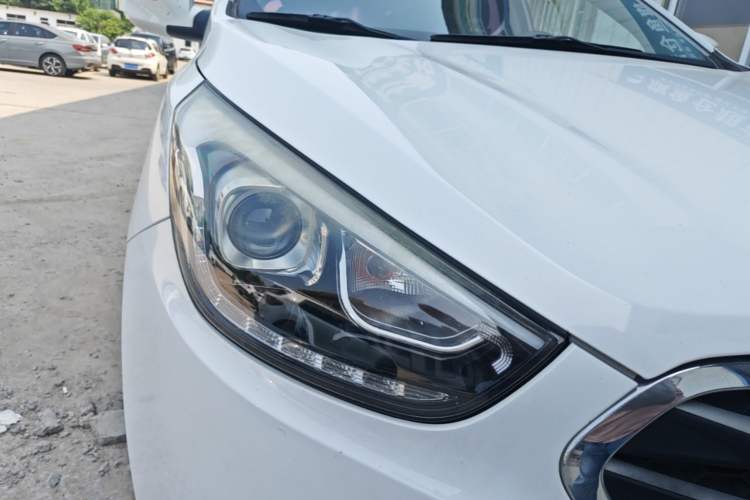 Used Hyundai ix35 2015 2.0L Manual Two-Wheel Drive Comfort Version China V Standard Right Front Headlight