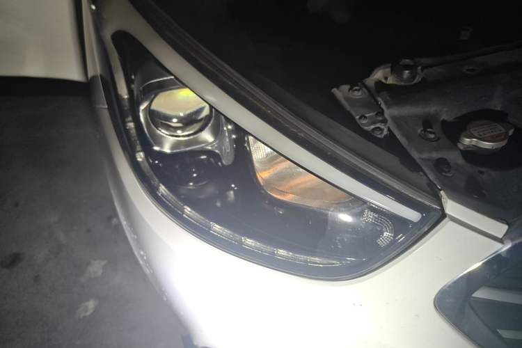 Used Hyundai ix35 2015 2.0L Automatic 2WD Comfort Edition China V Standard Right Front Headlight